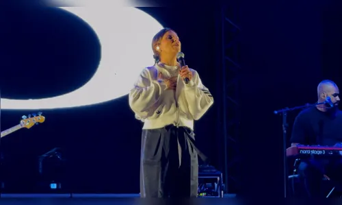 Cantora Gospel Aline Barros emociona público da 20ª Expovale