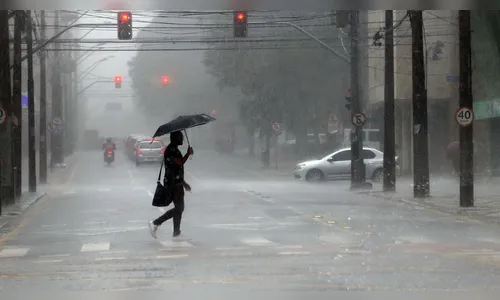 Frente fria avança sobre o Paraná com risco para temporal; veja quando