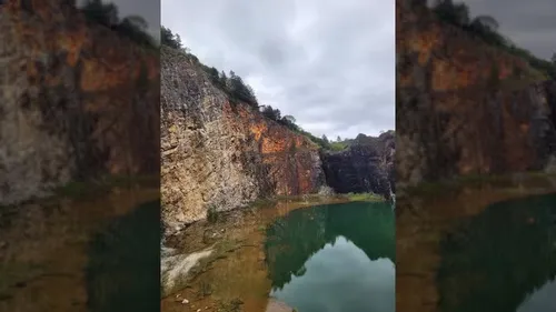 As equipes encontraram a vítima já morta, em uma área seca no meio da lagoa, acompanhada dos responsáveis pela atividade. A Polícia Civil investiga o caso.