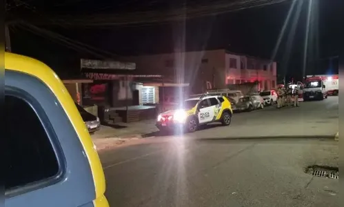 Um morre e outros dois ficam feridos após ataque a tiros a bar no PR