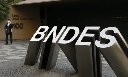 BNDES assina contrato com o CAF