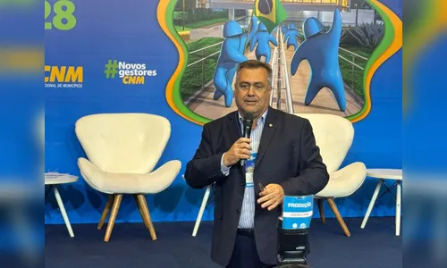Beto Preto destaca parcerias municipais em encontro de novos gestores