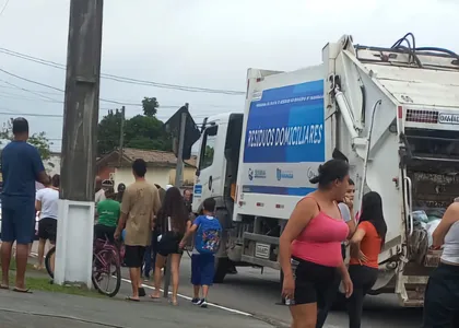 Caminhão atropelou mãe e filho