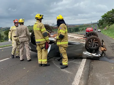 O acidente aconteceu após um caminhão fechar o veículo