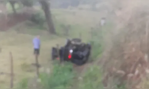Motorista fica ferido após capotamento na PR-444 em Arapongas