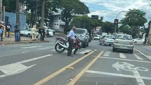 Colisão frontal ocorreu no início da tarde desta quinta-feira (14)