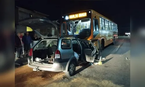 Motorista morre ao invadir contramão e bater de frente com ônibus