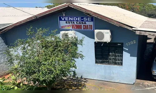 Briga entre vizinhos inspira placa inusitada de venda em Jardim Alegre