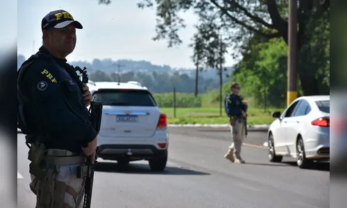 PRF apreende 134 iPhones escondidos no corpo de passageiras de ônibus