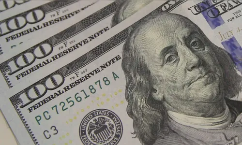 Dólar volta a subir e tem a maior cotação desde março de 2021