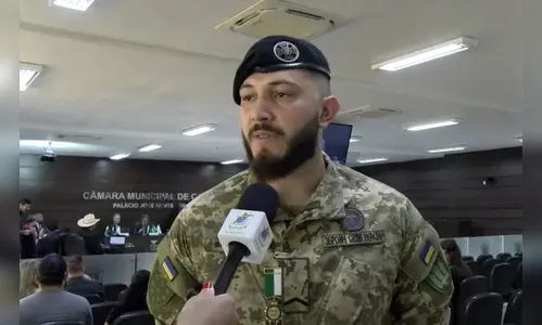 Paranaense é homenageado ao retornar da guerra na Ucrânia