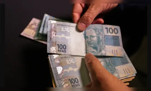 Primeira parcela do 13º salário deve ser paga até dia 30; veja números