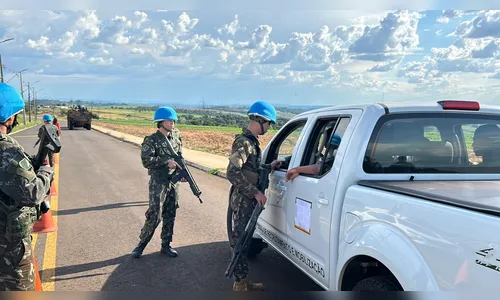 Exercício do 30º BIMec chama atenção na Vila Reis em Apucarana