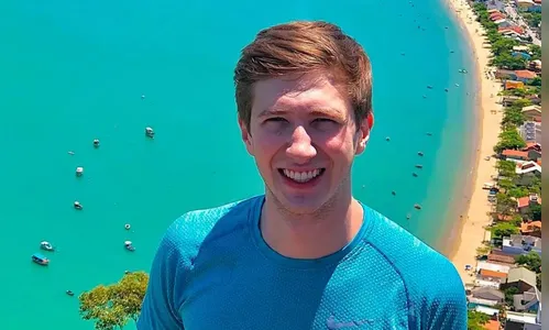 Jovem que morreu após carro se dividir durante colisão é identificado