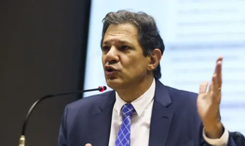 Haddad diz que mundo amanheceu tenso