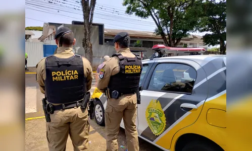 Homem se diz 'amedrontado' e arromba porta de casa para fugir da PM