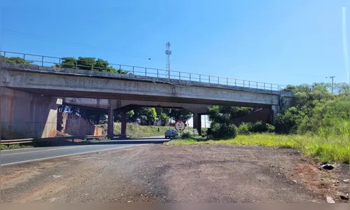 Homem tenta jogar mulher de viaduto em Apucarana