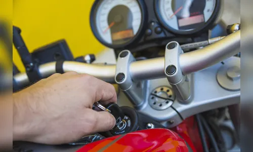 Moto é furtada após morador deixar chave na ignição em Apucarana