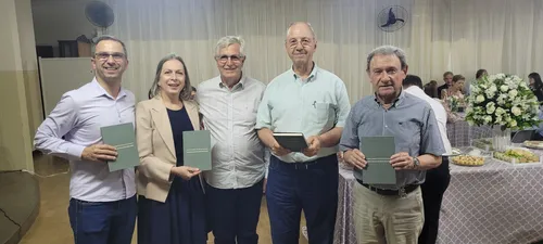 Livro foi lançado nesta terça-feira em Apucarana