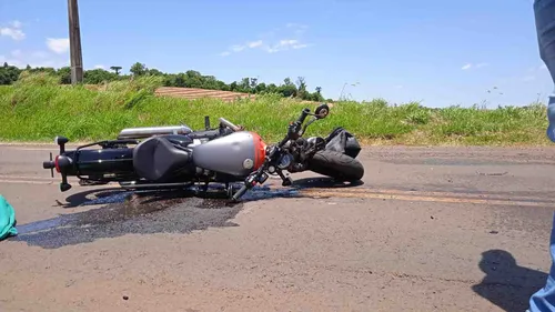 Motociclista morre em colisão com caminhão na PR-281, em São João