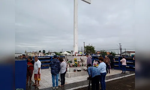 Movimento é grande nos cemitérios de Apucarana no Dia de Finados; veja