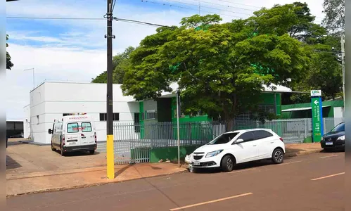 Mulher se joga de carro em movimento para fugir de agressão