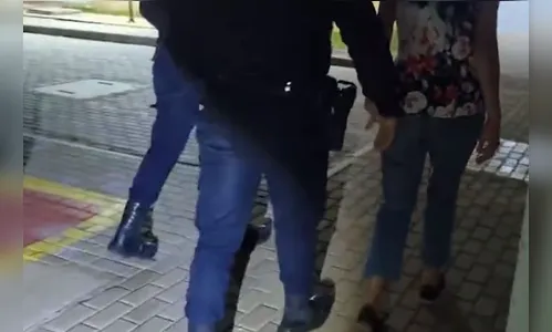 Mulher agride jovem que recusou oração no horário de trabalho no PR