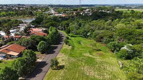 Na Vila Residencial de Furnas são seis terrenos