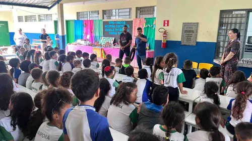 Na tarde desta sexta-feira (29), os agentes estiveram na Escola Municipal Maria Diva