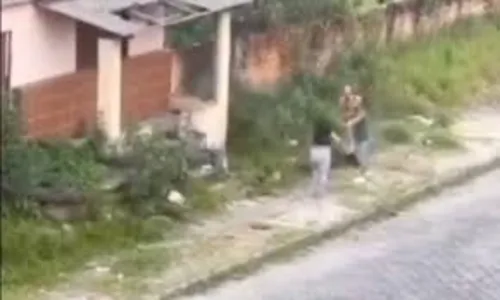 Mulher descobre traição e coloca fogo no marido; veja vídeo