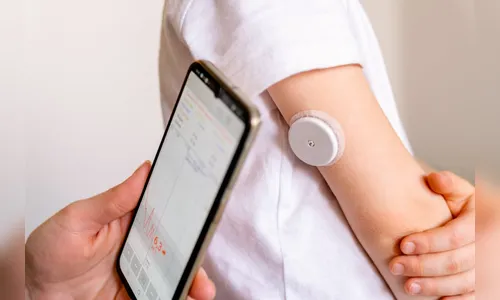 Jovem com diabetes é expulso após sensor de glicose disparar