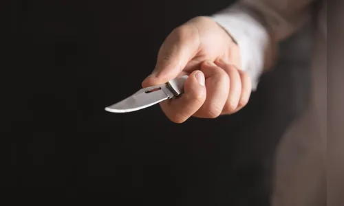 Mulher é atacada com canivete durante churrasco em Apucarana