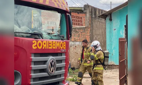 Incêndio em residência mobiliza Corpo de Bombeiros em Apucarana