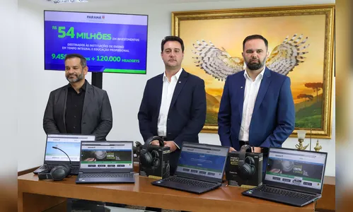 Governo do Paraná entrega notebooks e headsets para escolas
