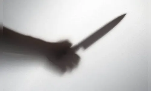 Homem é detido após ameaçar esposa com faca e enxada em Borrazópolis