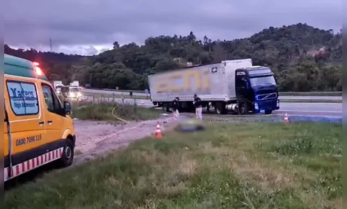 Pedestre morre após ser atingido por pneu de caminhão que se soltou