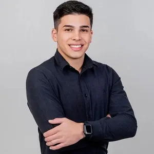 O mais novo vereador eleito do Paraná é Fábio Daniel Teixeira (Republicanos), de Coronel Vivida, completou 19 anos no dia 12 de outubro