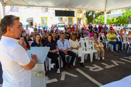 Onofre discursa durante lançamento de campanha