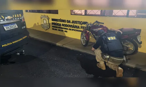Moto furtada em Apucarana é recuperada após piloto fugir da PRF