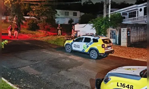 Suspeito morre em confronto com a PM após invadir residência