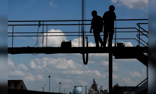 Erika Hilton apresenta oficialmente PEC contra escala 6x1