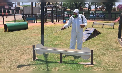 Prefeitura dedetiza “ParCão” da Praça 28 de Janeiro de Apucarana