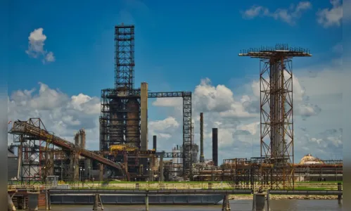 Petróleo fecha em alta com produção da Opep+ e estoques no radar