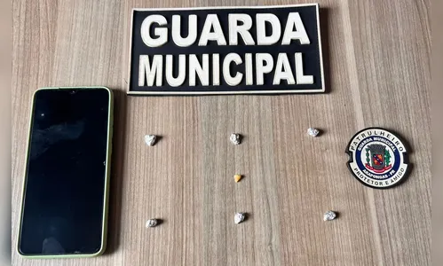 Com 7 porções de crack na bolsa, mulher é presa pela GM em Arapongas