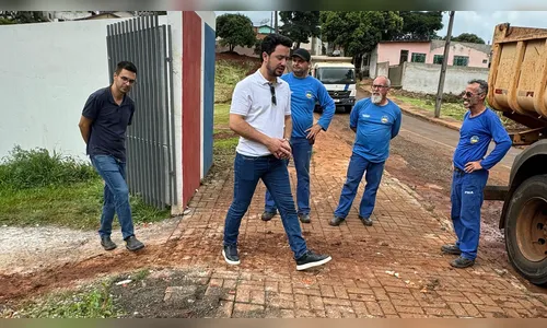Prefeito eleito visita escola afetada pela chuva em Apucarana