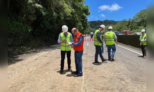 Defesa Civil acompanha situação da queda de rochas em rodovia no PR