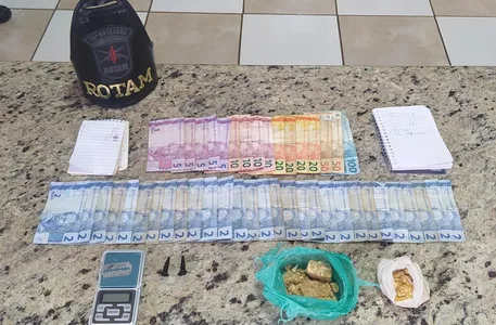 Rotam apreende drogas e prende suspeito por tráfico em Apucarana