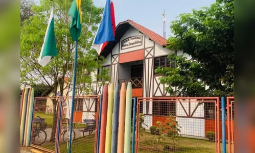 Professor é demitido ao agredir criança e inserir objeto na boca dela