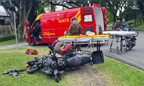 Homem sofre fratura após bater moto em caminhonete do Exército