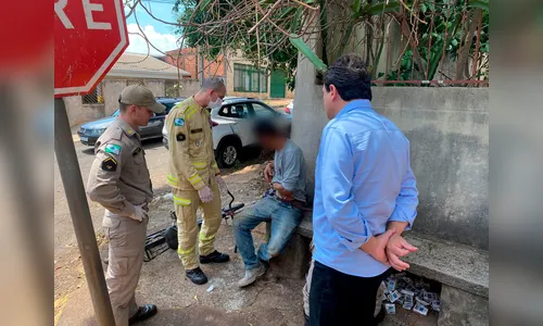 Ciclista bate no carro do prefeito de Apucarana e sofre queda